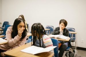 Read more about the article Município do Rio terá de pagar indenização a aluno que teve dedo quebrado dentro de escola